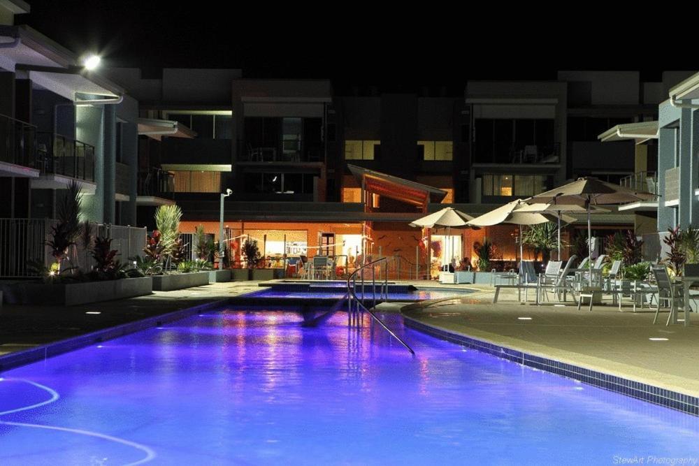 Ramada By Wyndham Hervey Bay Exterior photo The pool at the hotel
