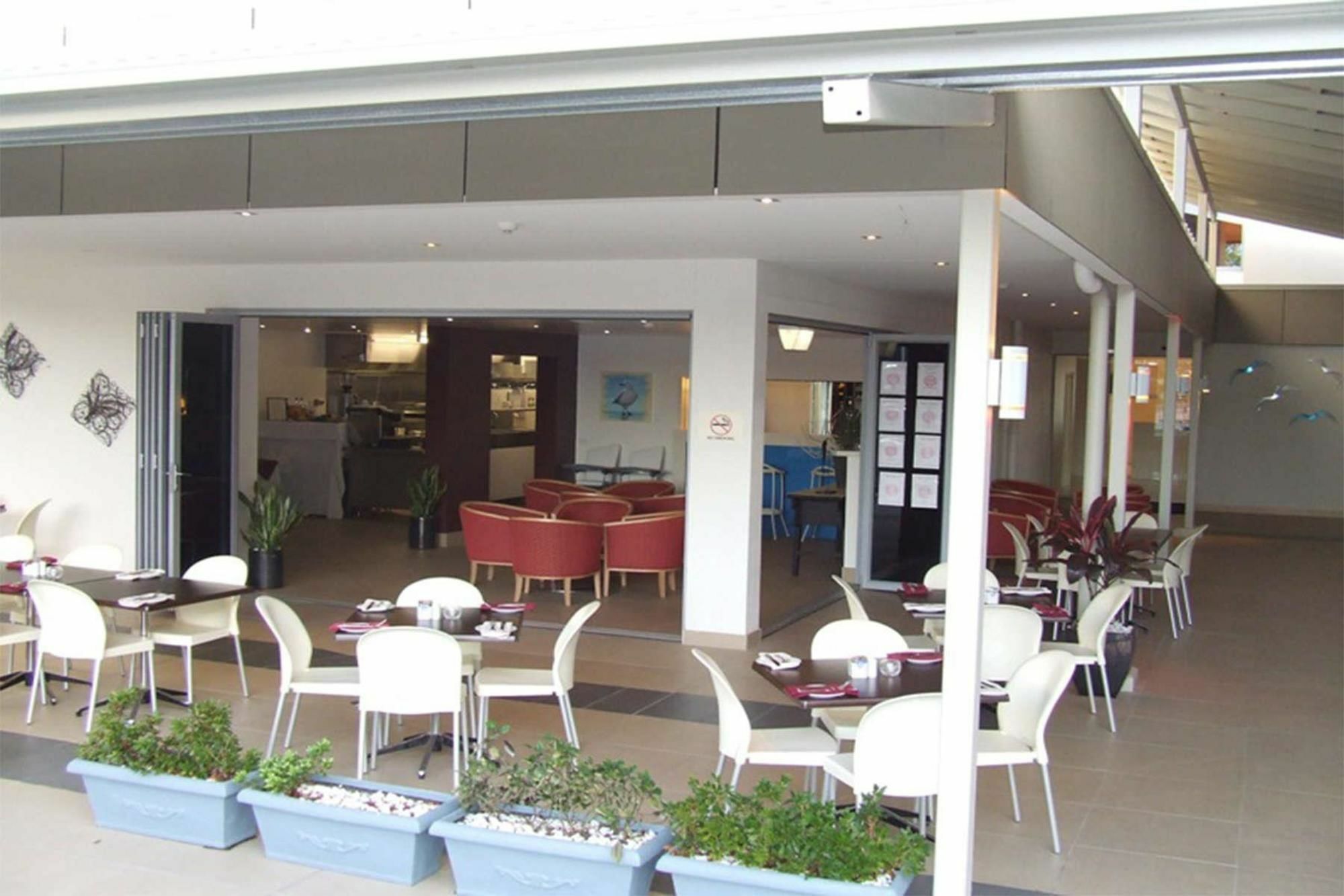 Ramada By Wyndham Hervey Bay Exterior photo Restaurant